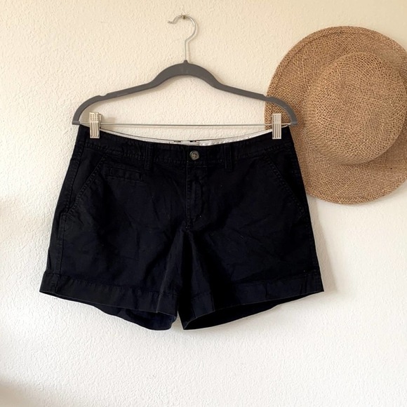 Old Navy Black 5” Perfect Chino Khaki Shorts size 6 - Picture 2 of 4